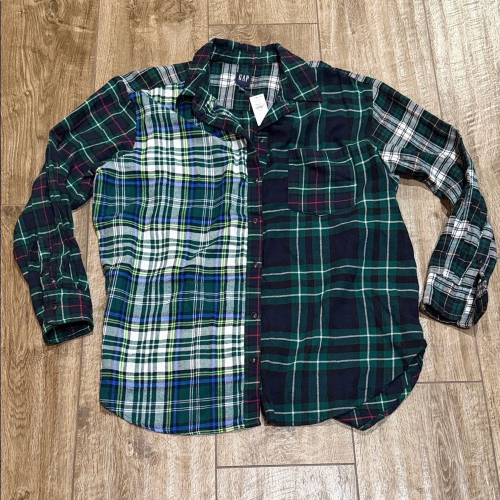 NWT GAP Women’s Green and Blue Plaid Button Down Shirt Sz Large